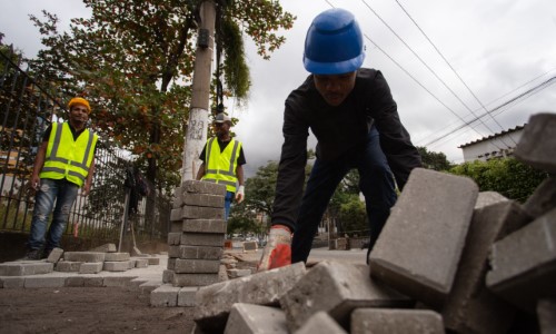 Novo calçamento de Volta Redonda avança e já garante mais acessibilidade
